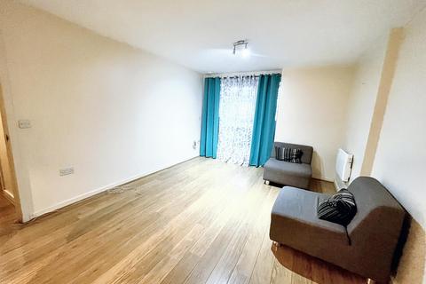 2 bedroom flat to rent, Grays Place, Slough SL2