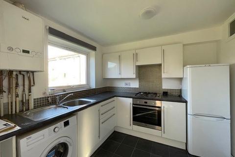 2 bedroom flat to rent, Lupin Drive, CM1