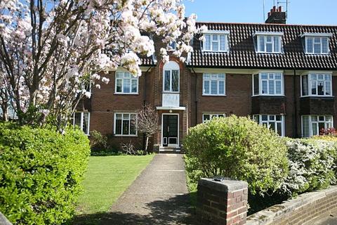 2 bedroom flat to rent, Kelvin Drive, ST.MARGARETS TW1