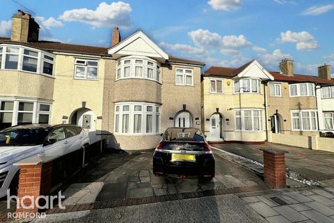 3 bedroom end of terrace house for sale, Marlborough Road, Romford, RM7 8AL