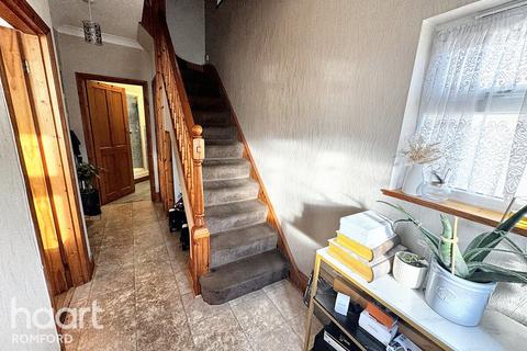 3 bedroom end of terrace house for sale, Marlborough Road, Romford, RM7 8AL