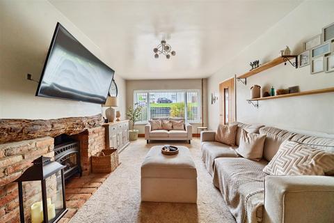 37 Cleviston Park, Llangennech, Llanelli, SA14 9UW