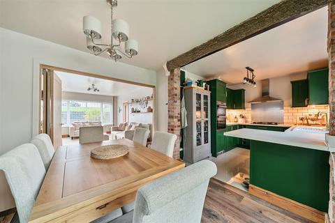 37 Cleviston Park, Llangennech, Llanelli, SA14 9UW