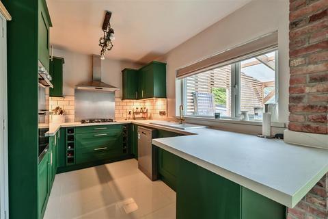 37 Cleviston Park, Llangennech, Llanelli, SA14 9UW