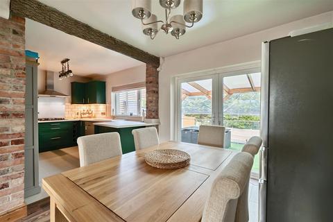 37 Cleviston Park, Llangennech, Llanelli, SA14 9UW