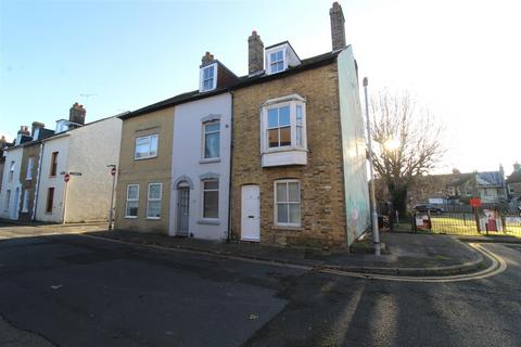 4 bedroom end of terrace house to rent, Victoria Street, Whitstable