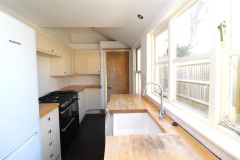 4 bedroom end of terrace house to rent, Victoria Street, Whitstable