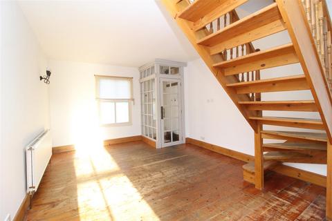 4 bedroom end of terrace house to rent, Victoria Street, Whitstable