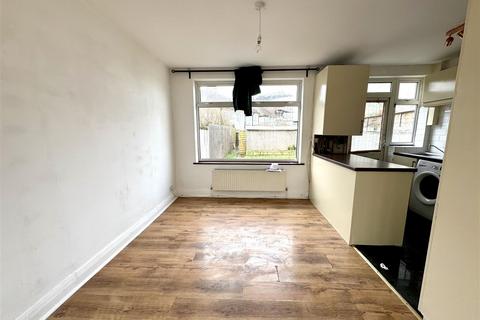 3 bedroom terraced house to rent, Glengall Road, Bexleyheath DA7