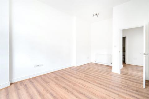 2 bedroom flat for sale, Queens Road, Hersham, Walton-on-Thames, KT12