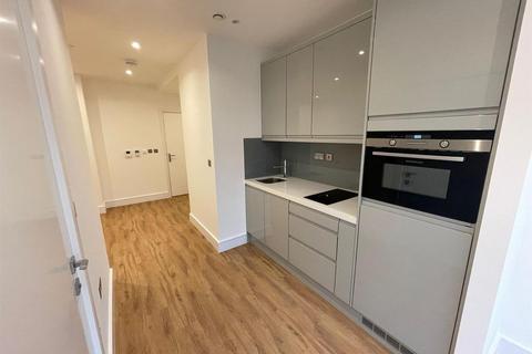 Studio to rent, 73 Westgate House