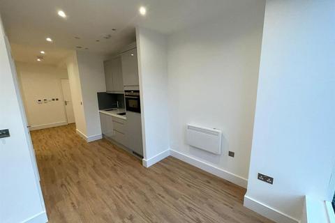 Studio to rent, 73 Westgate House