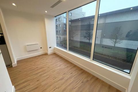 Studio to rent, 73 Westgate House