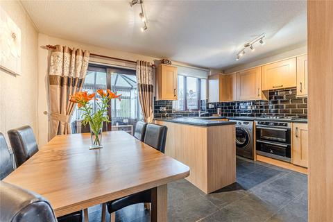 4 bedroom terraced house for sale, Woodlea Approach, Yeadon, Leeds, West Yorkshire