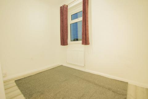 3 bedroom terraced house to rent, Fielder close, Sittingbourne, ME10