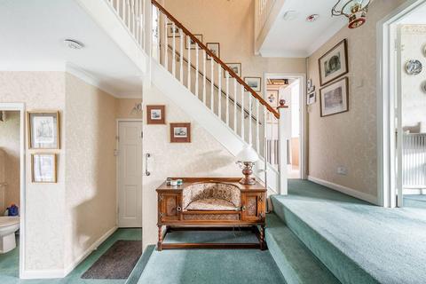 12 Wakehams Hill, Pinner, HA5 3BQ