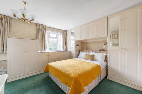 12 Wakehams Hill, Pinner, HA5 3BQ