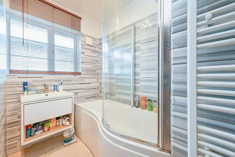 2 bedroom flat for sale, Edmonscote, West Ealing, London, W13