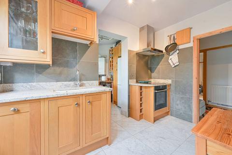 2 bedroom flat for sale, Edmonscote, West Ealing, London, W13