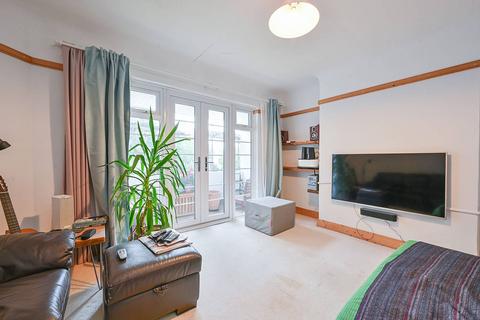 Edmonscote, West Ealing, London, W13