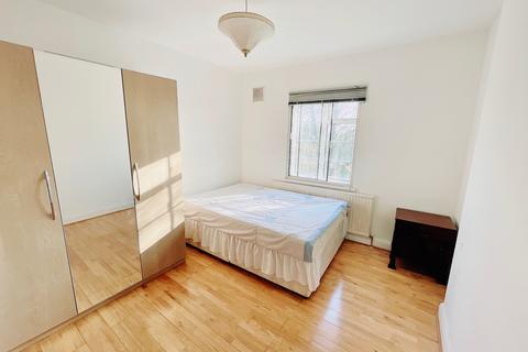 3 bedroom flat to rent, Kingsley Avenue, London W13