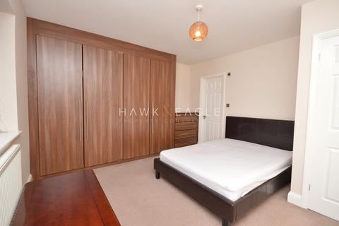 1 bedroom in a house share to rent, Belvedere Avenue, Ilford, Essex. IG5