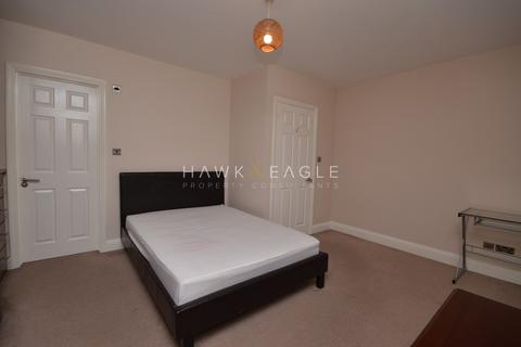 1 bedroom in a house share to rent, Belvedere Avenue, Ilford, Essex. IG5