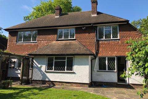 3 bedroom detached house to rent, Hastings Road, Bromley, BR2