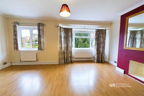 2 bedroom maisonette for sale, Reynolds Avenue, Chessington, Surrey. KT9