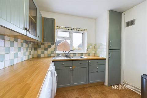 15 Reynolds Avenue, Chessington, KT9 2LQ