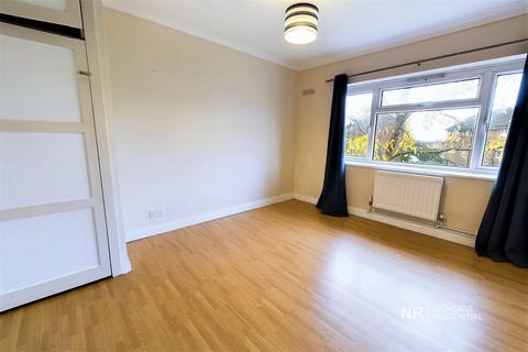 15 Reynolds Avenue, Chessington, KT9 2LQ