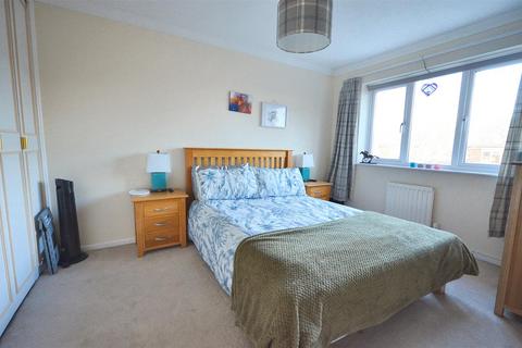 22 Bryony Gardens, Gillingham, SP8 4TR