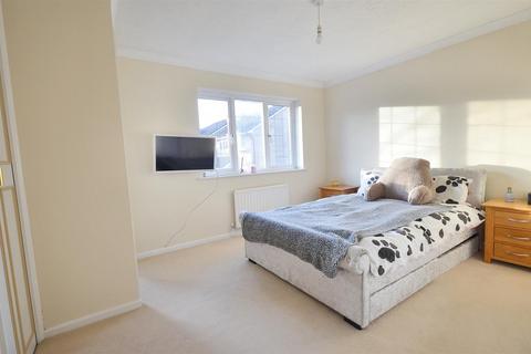 22 Bryony Gardens, Gillingham, SP8 4TR