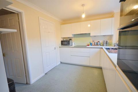 22 Bryony Gardens, Gillingham, SP8 4TR