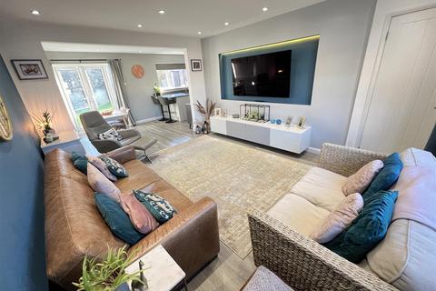 24 Dale View Close, Heswall, Wirral, CH61 1DU