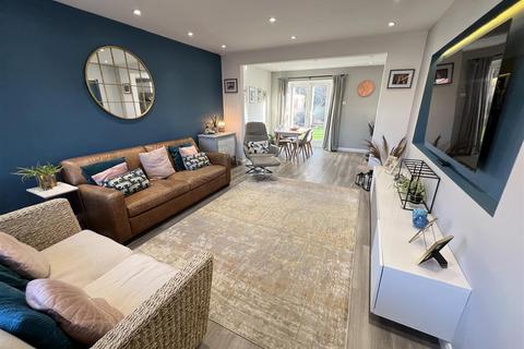 24 Dale View Close, Heswall, Wirral, CH61 1DU