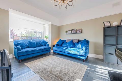 4 bedroom semi-detached house for sale, Highlands Boulevard, Leigh-on-sea, SS9