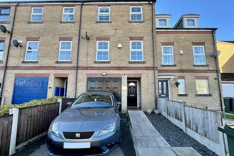 4 bedroom townhouse for sale, Braine Croft, Bradford BD6