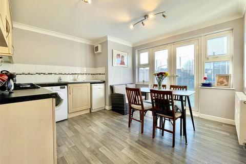 4 bedroom townhouse for sale, Braine Croft, Bradford BD6