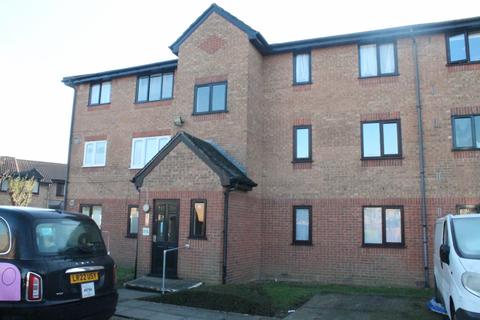 2 bedroom flat to rent, Streamside Close, London, N9