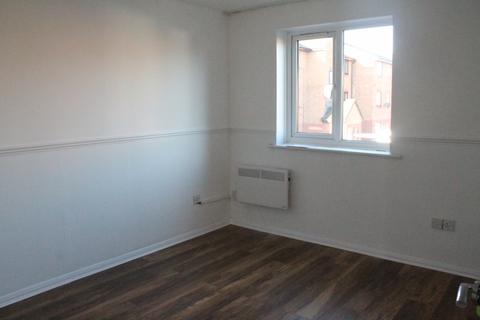 2 bedroom flat to rent, Streamside Close, London, N9