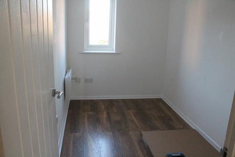 2 bedroom flat to rent, Streamside Close, London, N9