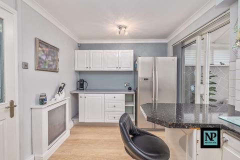 31 Foxglove, Amington, Tamworth, B77 4HY