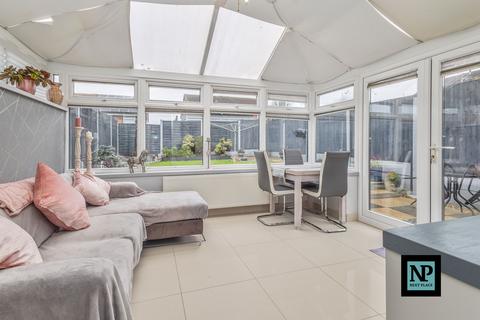 31 Foxglove, Amington, Tamworth, B77 4HY