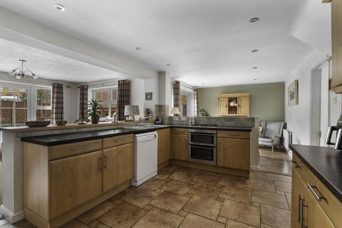 5 bedroom detached house for sale, 4 Walmer Crescent, Worcester.  WR4 0ES