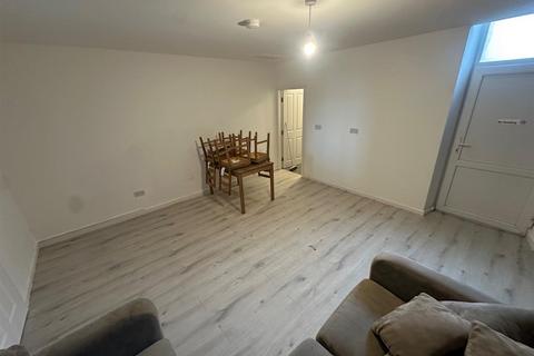 1 bedroom ground floor flat to rent, King Street, Egremont, CH44