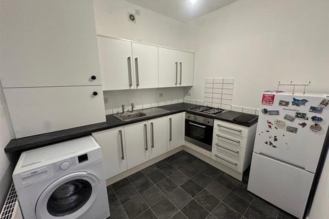 1 bedroom ground floor flat to rent, King Street, Egremont, CH44