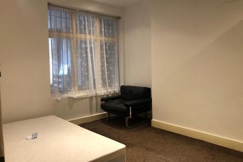 1 bedroom in a flat share to rent, Grosvenor Avenue, London, N5