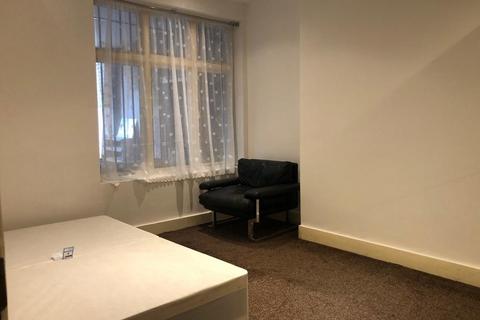 1 bedroom in a flat share to rent, Grosvenor Avenue, London, N5