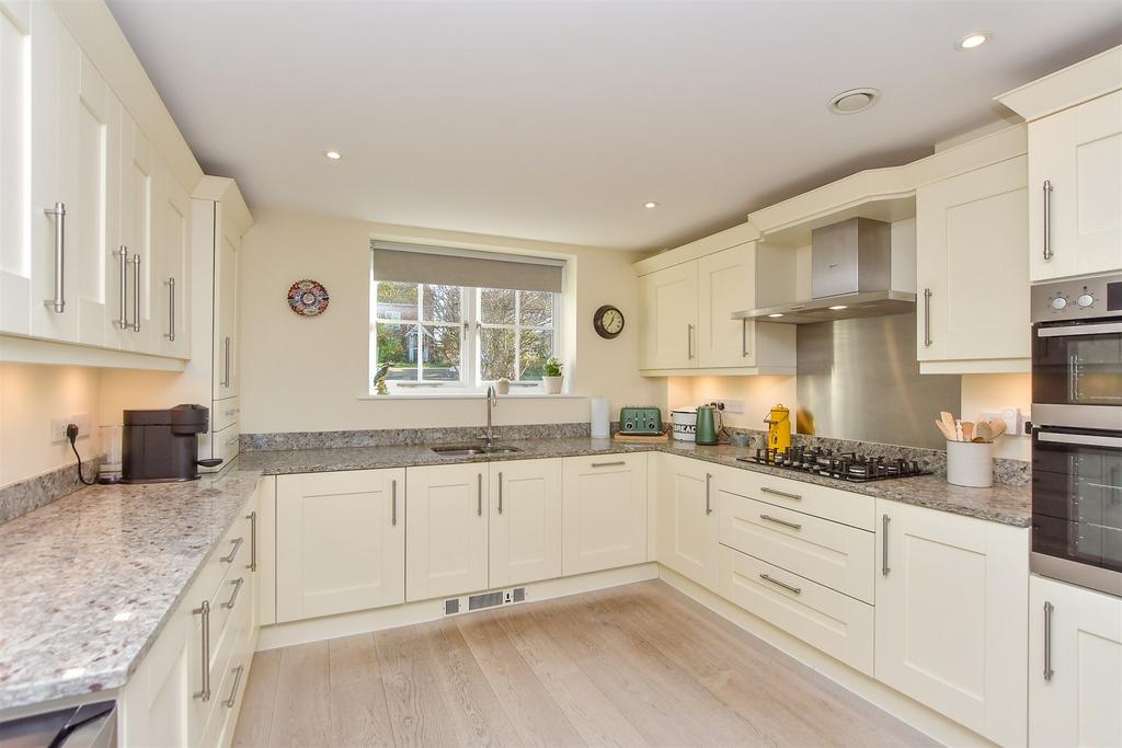 Kitchen/ Living Area